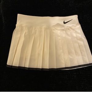 Nike girls pleated victory tennis skirt